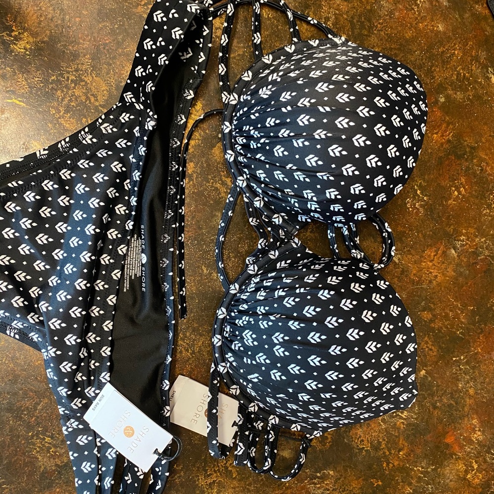 Bikini - Picture 3 of 3